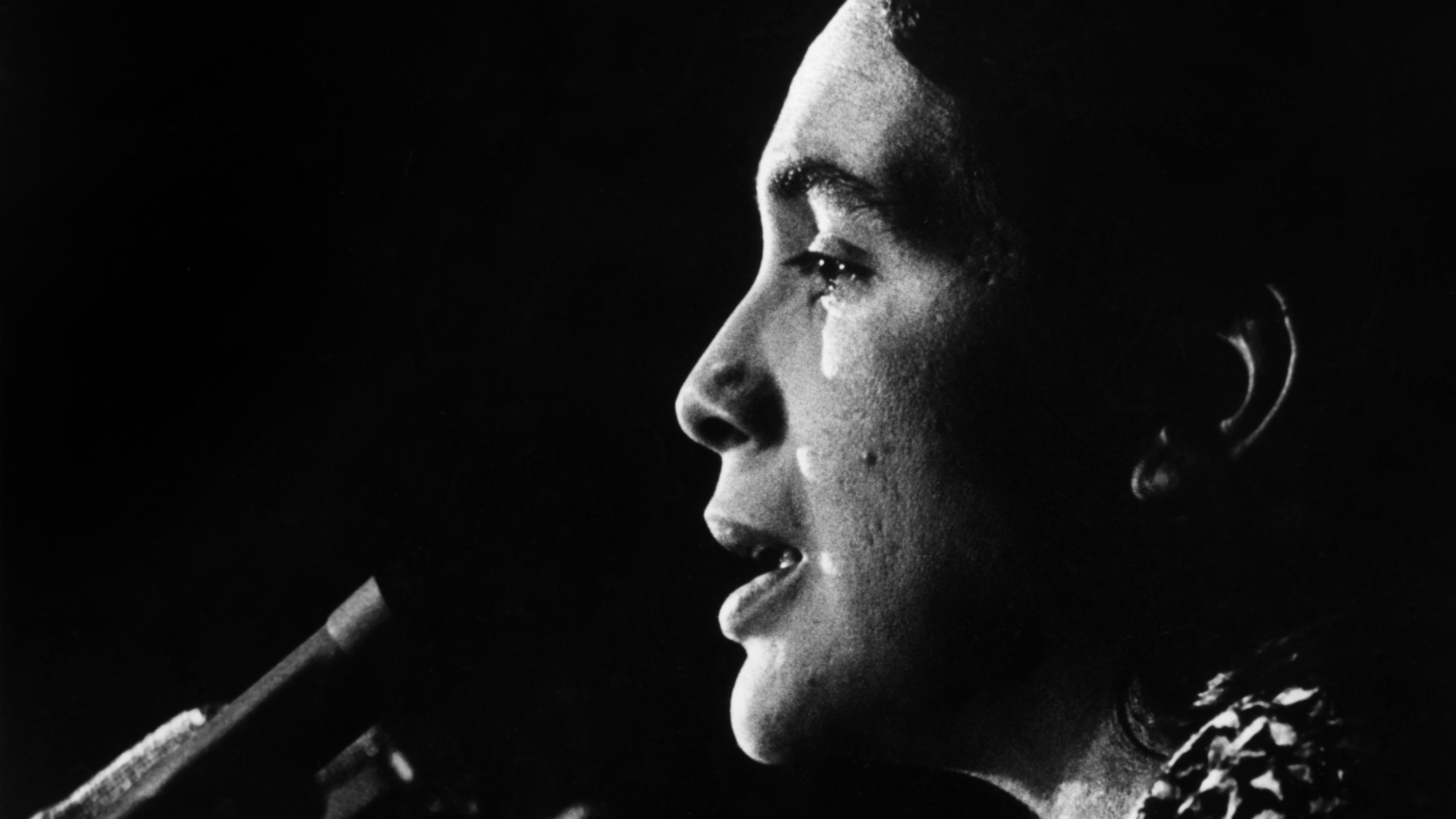 Dolores Huerta speaks into microphone