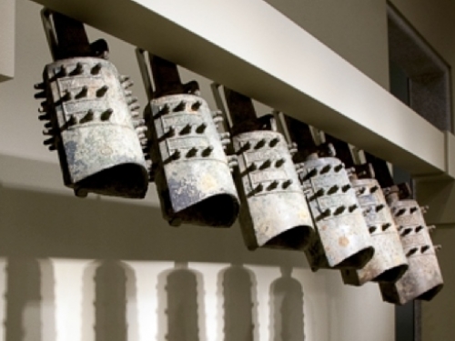 Bronze bells shaped like cans