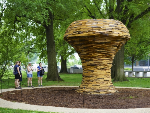 mushroom sculpture 