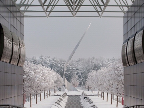 Snowy seen photographed from Udvar Hazy Center