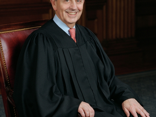 Formal portrait of Supreme Court Justice Breyer