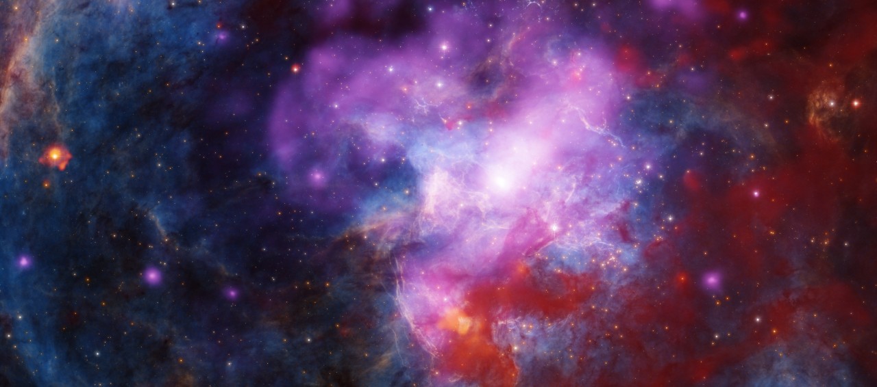 The entire image is awash in intricate clouds, and swathes of superheated gas. 