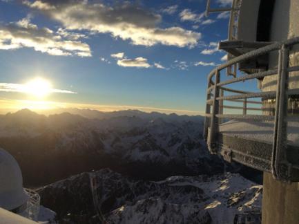 Sun rising on horizon