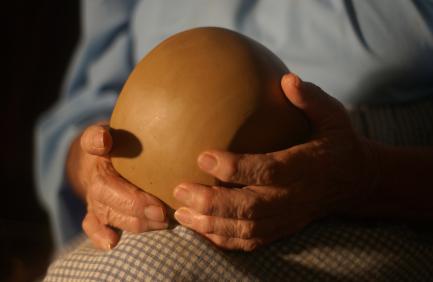 Potter beginning a traditional Cherokee pot