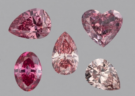 Five diamonds, ranging from light pink to dark pink, against a plain gray background.