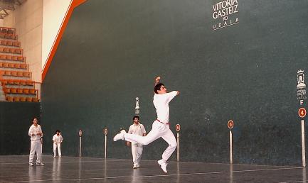 Men playing pelota